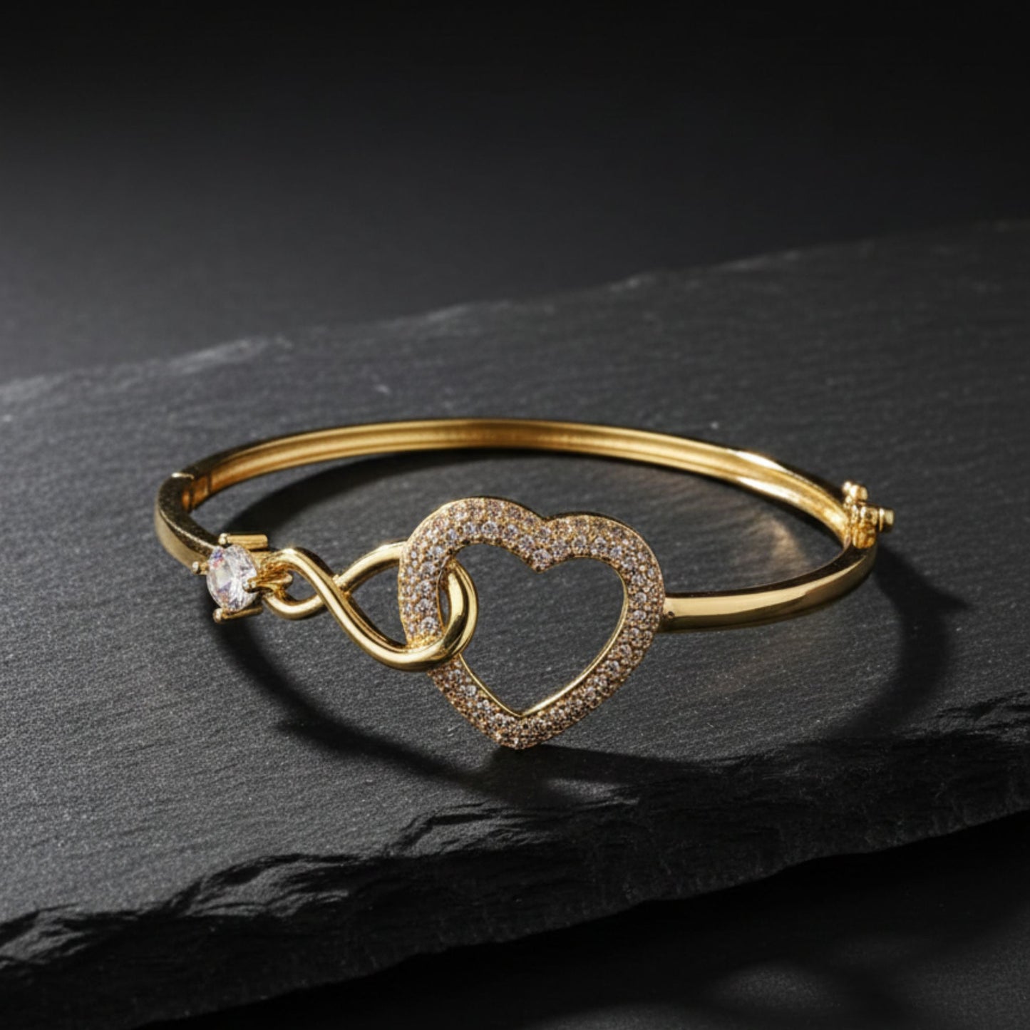 Brazalete Rígido Corazón Infinito Pavé con Cristales