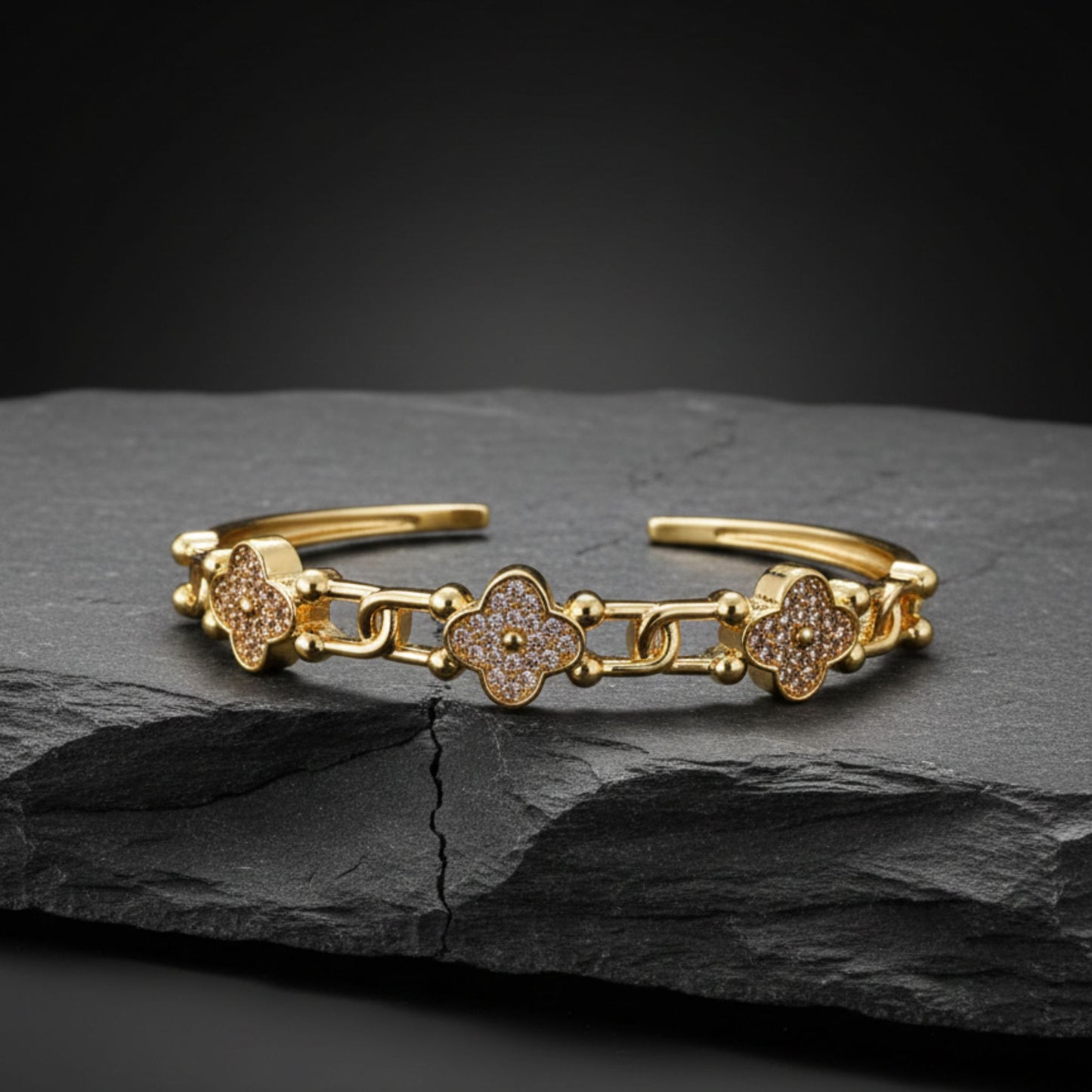 Brazalete Abierto Flores Trébol Pavé con Cristales Champagne