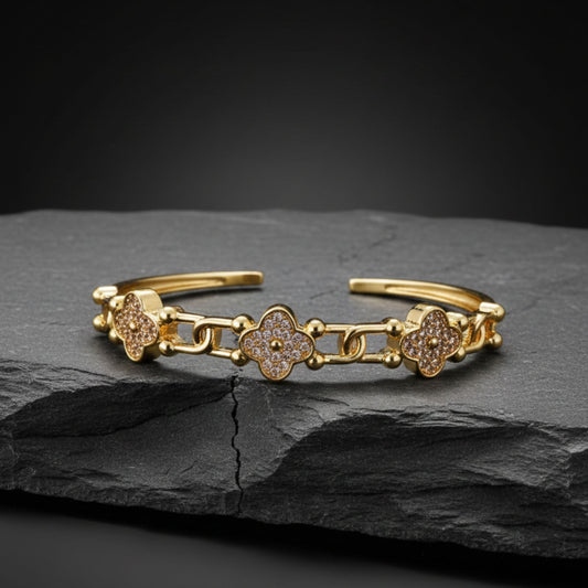 Brazalete Abierto Flores Trébol Pavé con Cristales Champagne