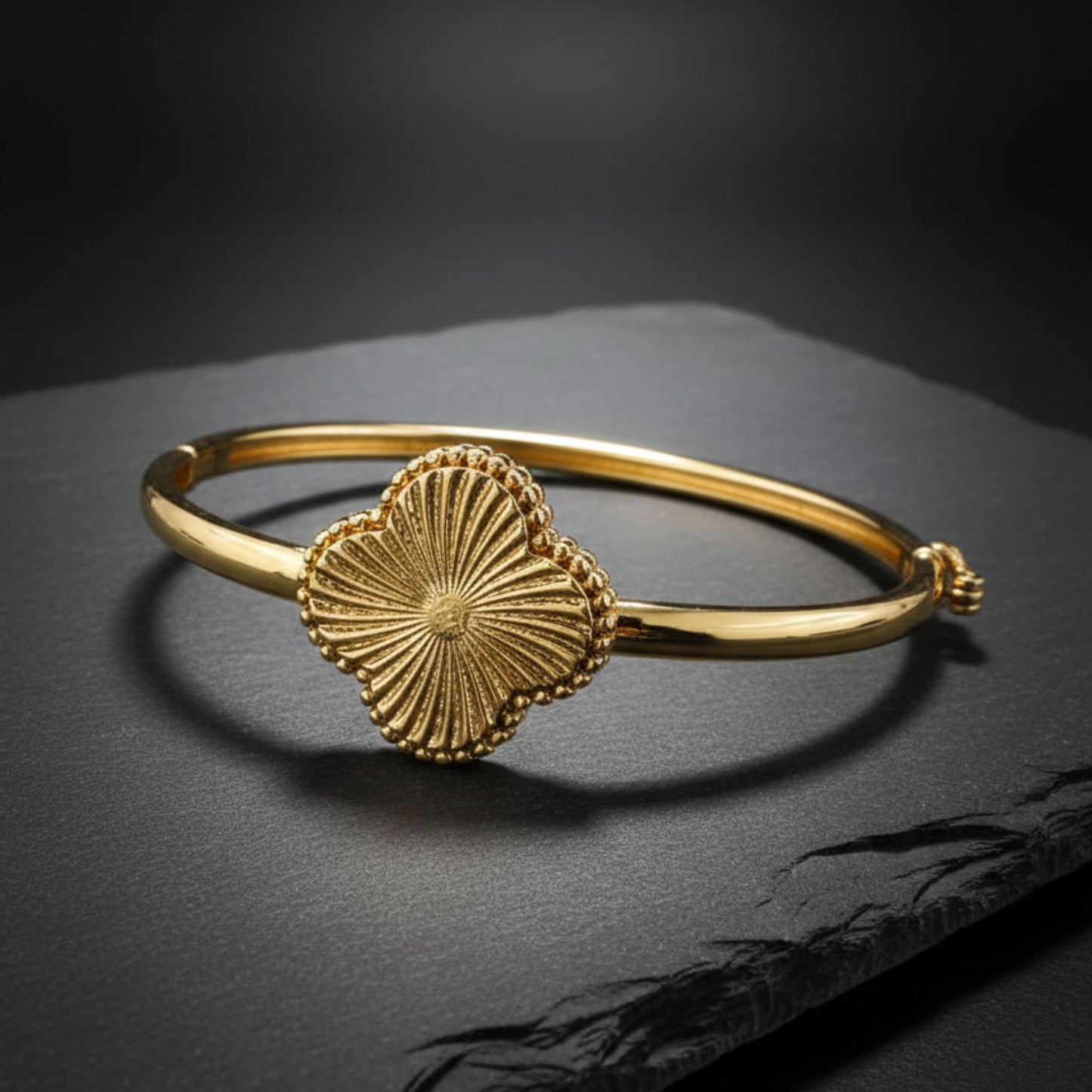 Brazalete Rígido Medallón Flor Radiante Texturizado