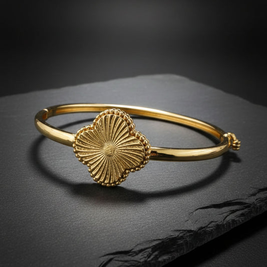 Brazalete Rígido Medallón Flor Radiante Texturizado