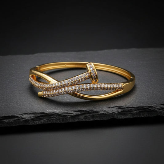 Brazalete Rígido Ondas Entrecruzadas Pavé con Cristales