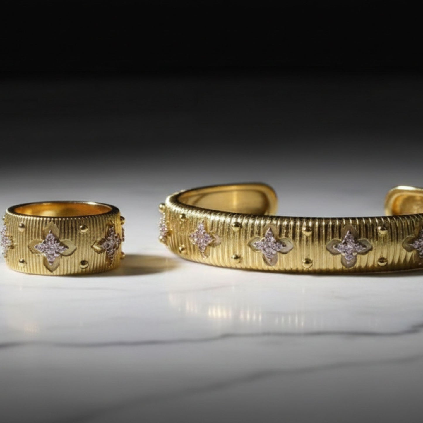 Anillo Texturizado con Flores de Cristal