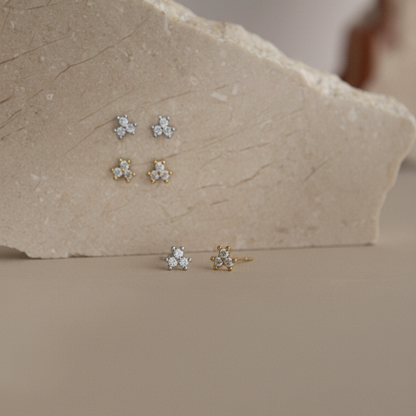Aretes Flor Cristal Delicada
